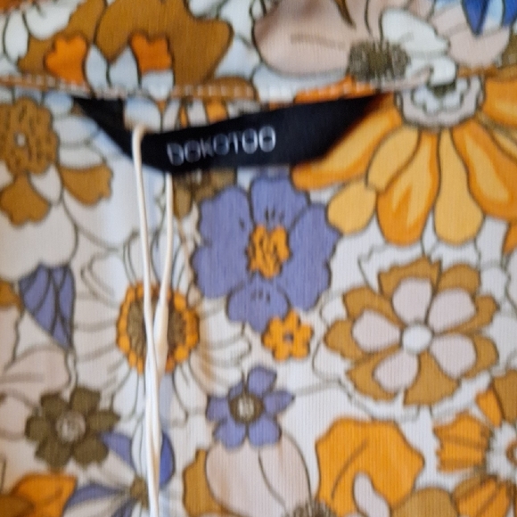 Chic Floral Long Sleeve Dress in Orange and Brown - Picture 5 of 8